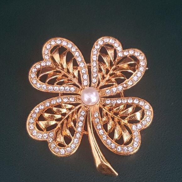Four Leaf Clover Brooch Shamrock Gold Tone Rhinestones Filigree St. Patricks Day - Picture 5 of 5